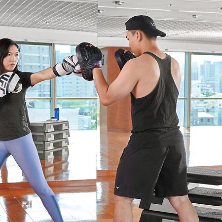 Windsor Hotel Taichung Esterno foto A woman and a man training in a gym