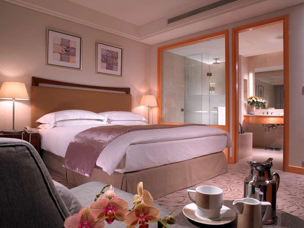 Windsor Hotel Taichung Camera foto A suite at the Mandarin Oriental, Hong Kong