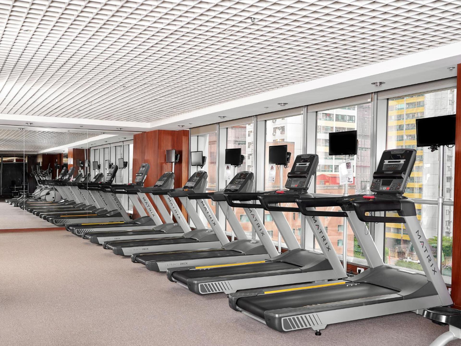 Windsor Hotel Taichung Esterno foto A row of treadmills
