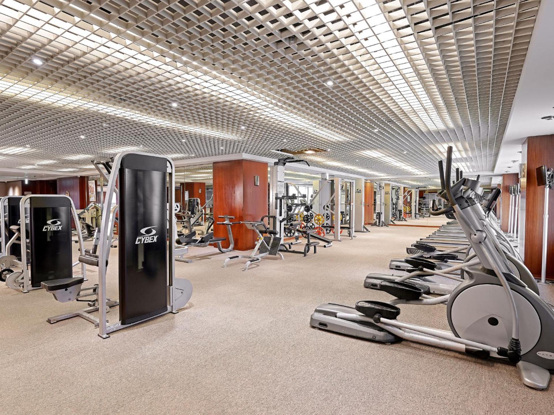 Windsor Hotel Taichung Esterno foto The gym at the Mandarin Oriental, Hong Kong