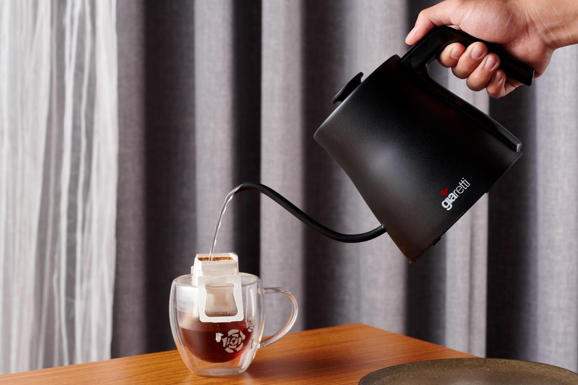 Windsor Hotel Taichung Esterno foto A kettle in use