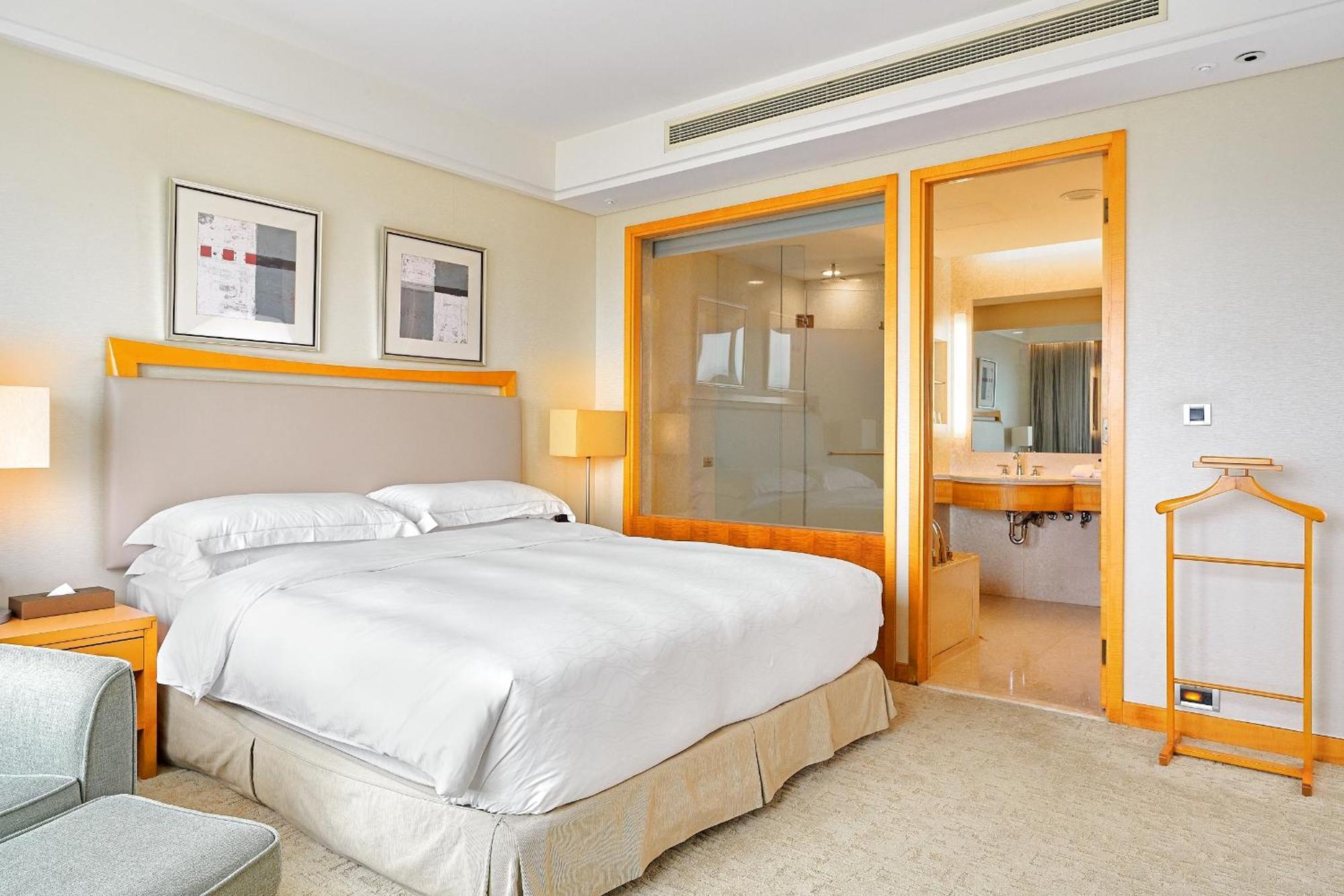 Windsor Hotel Taichung Camera foto A bedroom at the hotel