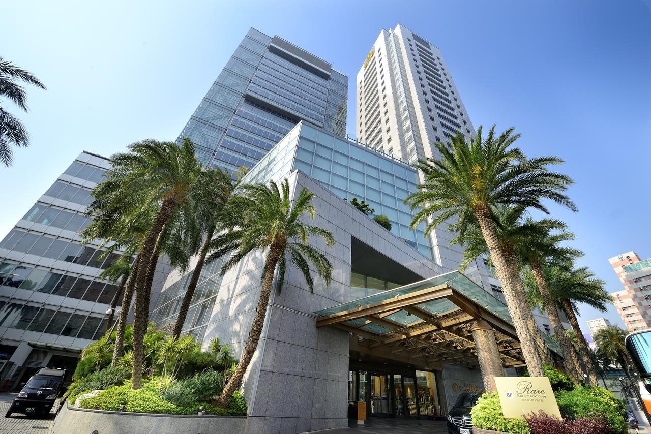 Windsor Hotel Taichung Esterno foto The entrance of the hotel